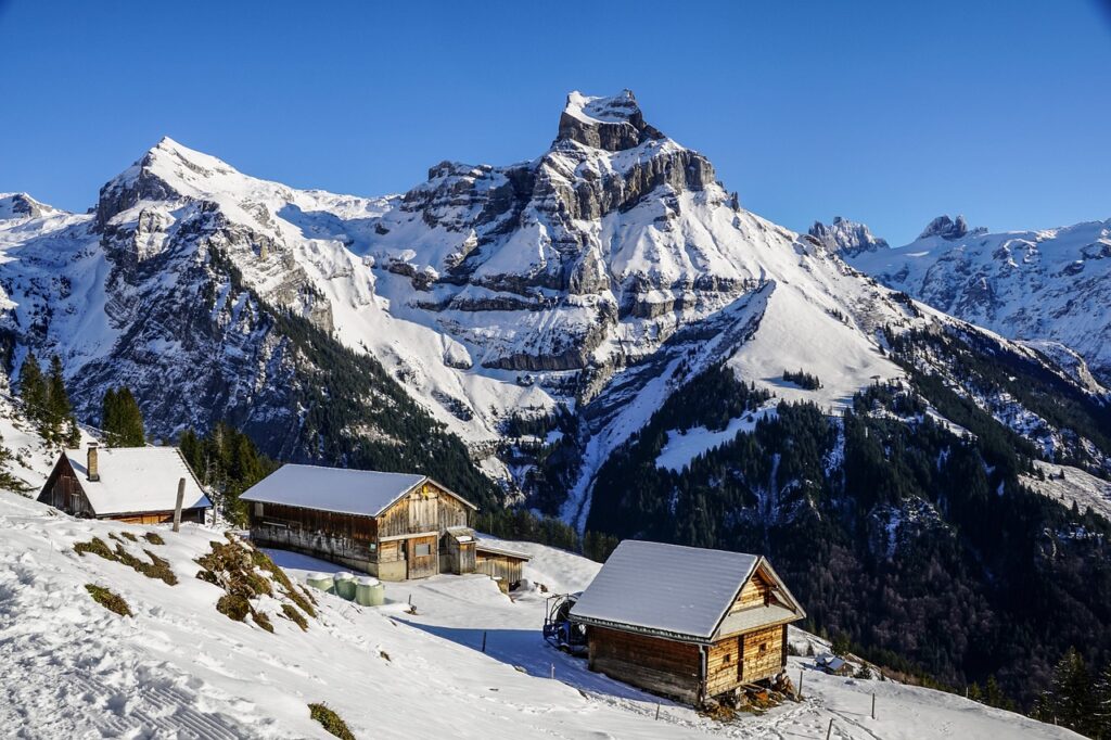 Skigebiet traumhafter Ausblick Skiurlaub Skihütte Warum gleiten Ski auf Schnee