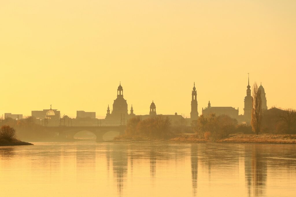 Dresden von weitem Morgendämmerung 1-Tages-Trip nach Dresden Das sollten Sie sehen!