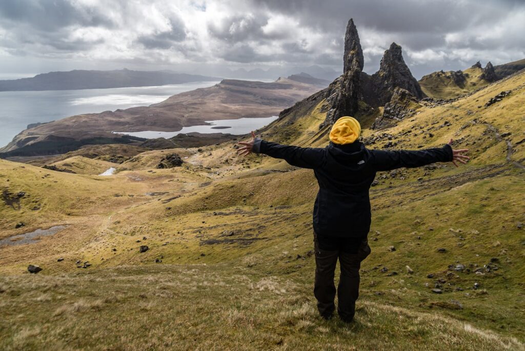 Frau Schottland Landschaft Natur umarmen Die schönsten Landschaften in Schottland – Naturwunder des Nordens