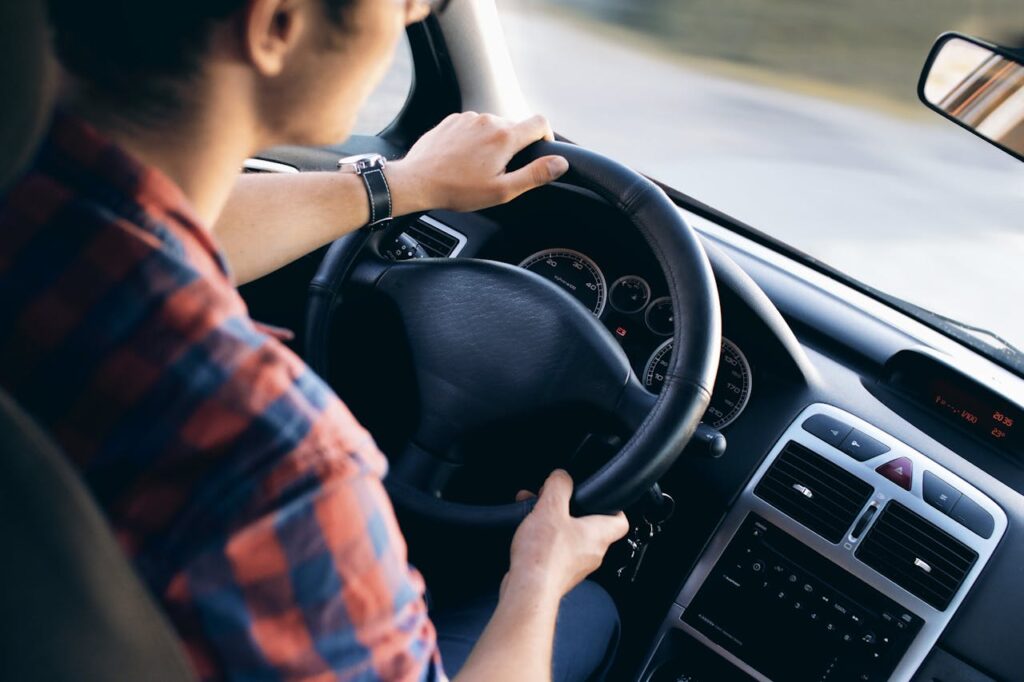 Mann Autofahrer Steuer Jobs auf der Straße So verbringst du deine Arbeitszeit am Steuer
